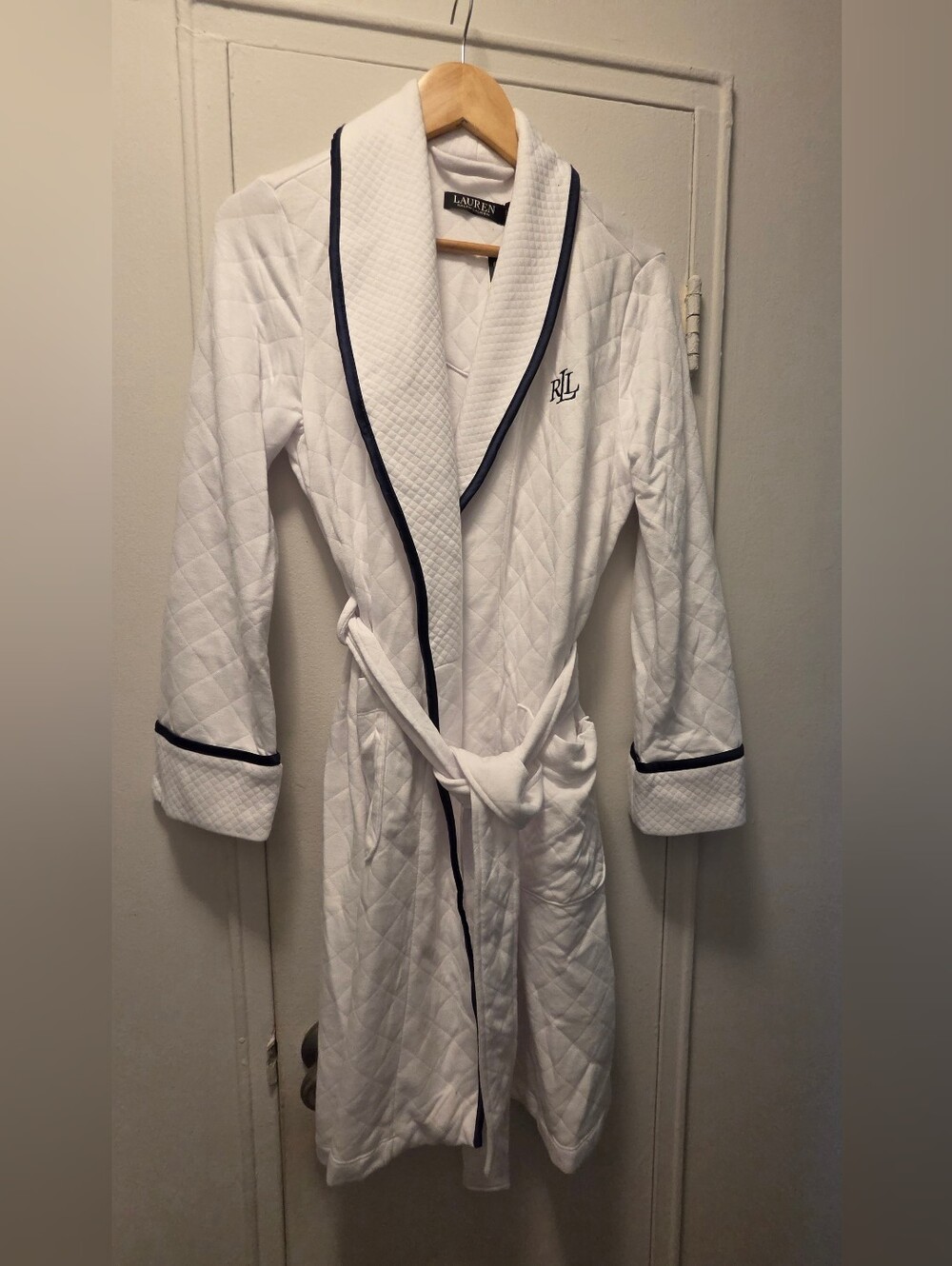 Lauren Ralph Lauren White Quilted Shawl Collar Robe with Navy Trim